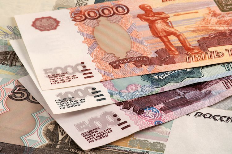 由於多重不利因素，俄羅斯盧布對美元跌破100.00