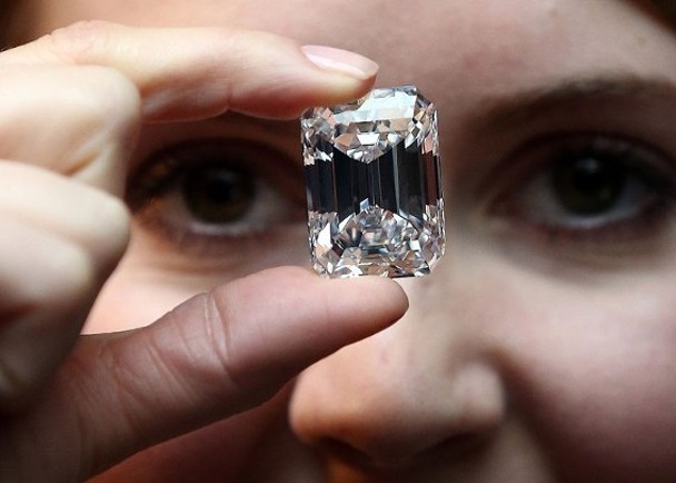 人造鑽石當道！天然鑽石價格按年跌40%