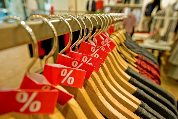 美國9月零售銷售成長0.7%，預期0.3%