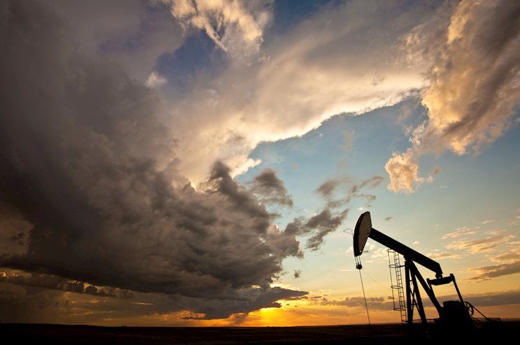 美國原油庫存大幅增加，WTI 跌至 75.0 美元附近