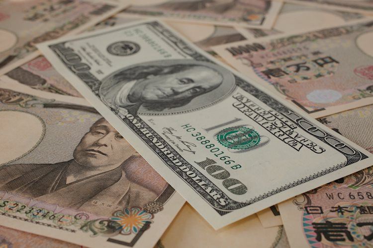日本央行釋放鷹派措辭，日圓兌美元處在一個月高點附近
