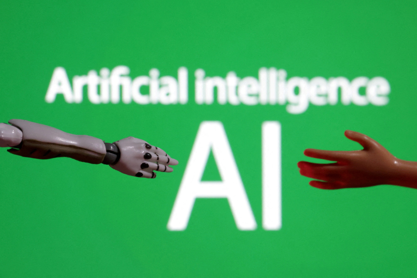 法人：AI智慧機及AI PC下半年備受矚目 但換機潮仍早